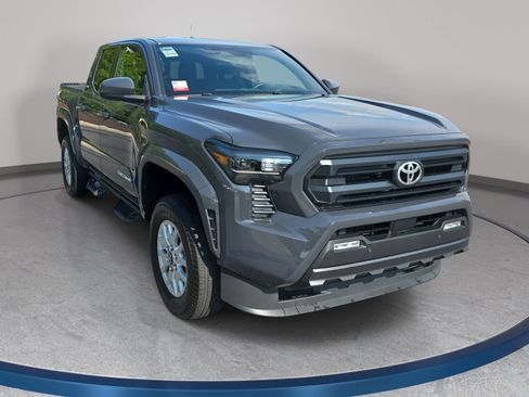 Used 2024 Toyota Tacoma SR5 w/ SR5 Upgrade Package AWD/4WD image 3