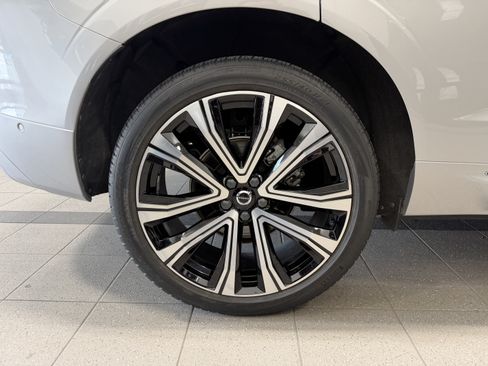 Used 2023 Volvo XC60 B5 Ultimate w/ Climate Package FWD image 10