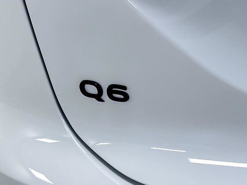 New 2025 Audi Q6 e-tron Premium Plus image 26