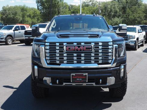 Used 2024 GMC Sierra 2500 Denali w/ Denali Reserve Package AWD/4WD image 2