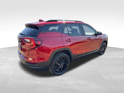 Used 2023 GMC Terrain SLE w/ Driver Convenience Package image 4