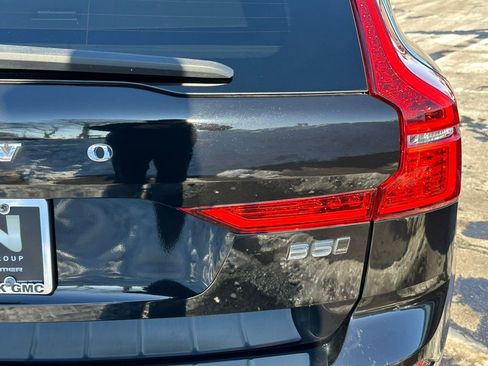 Used 2022 Volvo XC60 B5 Momentum w/ Climate Package image 35