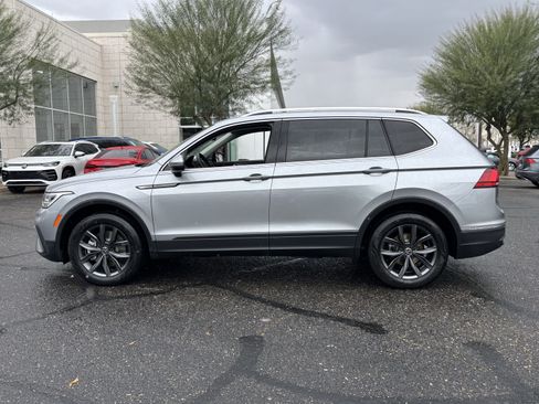Certified 2023 Volkswagen Tiguan SE w/ Panoramic Sunroof Package image 2
