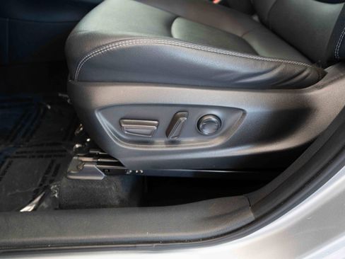 Used 2024 Toyota Corolla Cross XLE FWD image 12