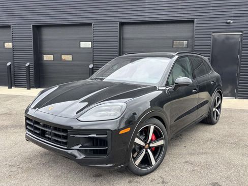 New 2026 Porsche Cayenne GTS AWD/4WD image 1