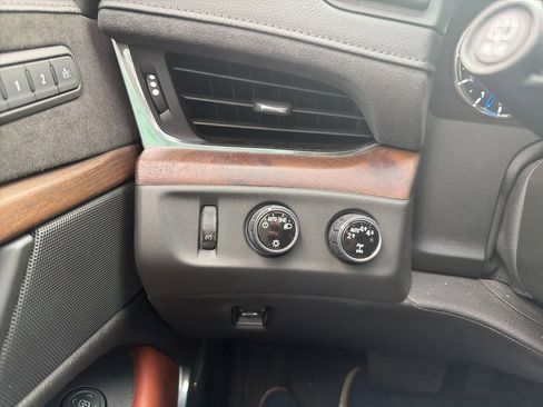 Used 2018 Cadillac Escalade Premium Luxury image 12