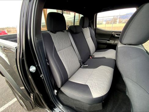 Certified 2022 Toyota Tacoma TRD Off-Road image 18