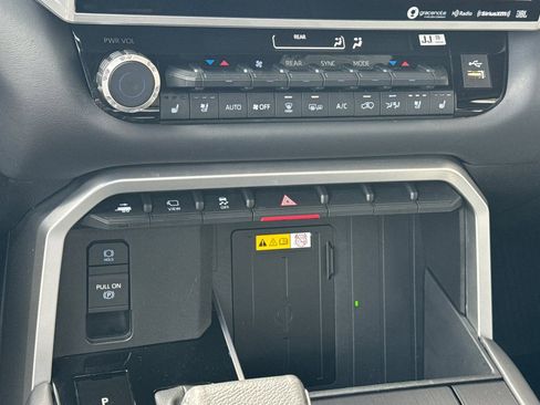 Used 2024 Toyota Sequoia Platinum image 22