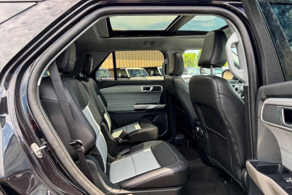 Used 2023 Ford Explorer XLT w/ Equipment Group 202A AWD/4WD image 13