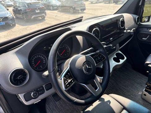 Used 2022 Mercedes-Benz Sprinter 2500 image 8