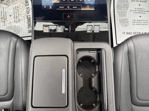 Used 2025 INFINITI QX80 Sensory image 45