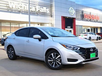 New 2025 Nissan Versa SV w/ Trunk Package