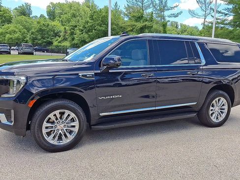 Used 2024 GMC Yukon XL SLT w/ SLT Premium Package AWD/4WD image 5