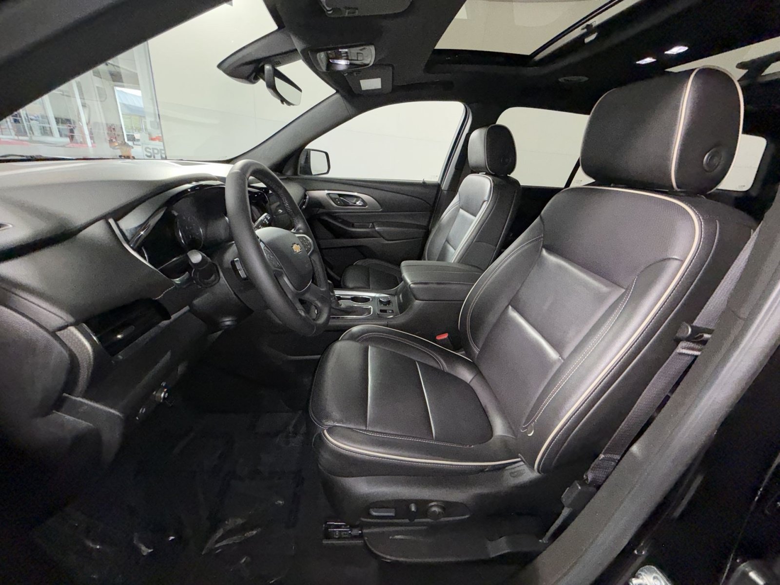 Used 2023 Chevrolet Traverse Premier FWD image 13