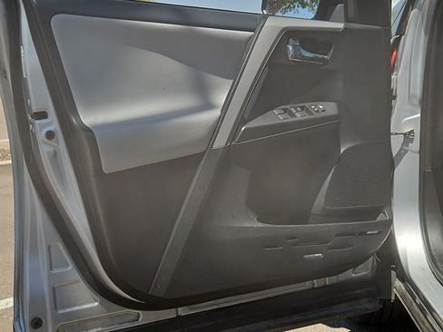 Used 2017 Toyota RAV4 XLE AWD/4WD image 9