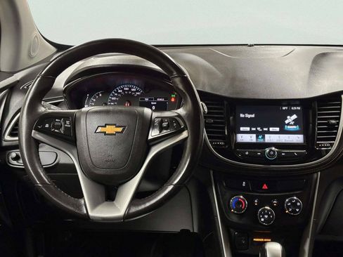 Used 2017 Chevrolet Trax LT w/ LT Convenience Package AWD/4WD image 22