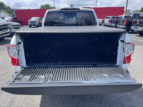 Used 2018 Nissan Titan SV AWD/4WD image 6
