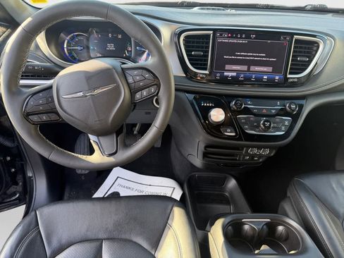 Used 2022 Chrysler Pacifica Touring-L w/ S Appearance Package image 11