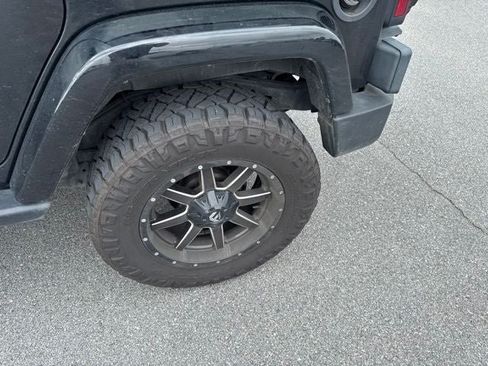 Used 2017 Jeep Wrangler Unlimited Sahara w/ Max Tow Package AWD/4WD image 12