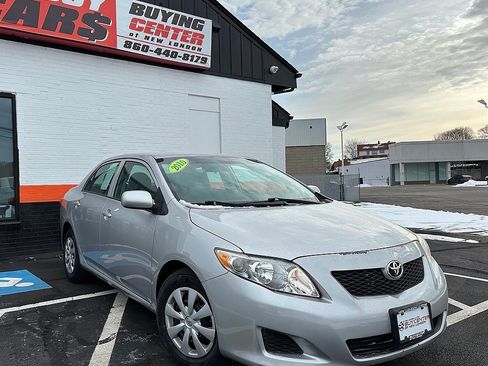 Used 2010 Toyota Corolla LE image 1
