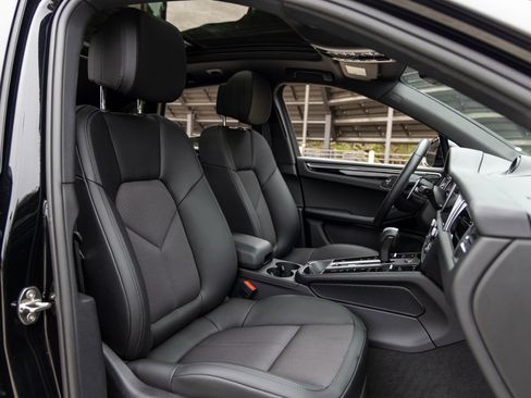 Certified 2025 Porsche Macan image 51