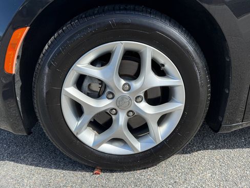 Used 2020 Chrysler Pacifica Limited w/ Advanced Safetytec Group image 16