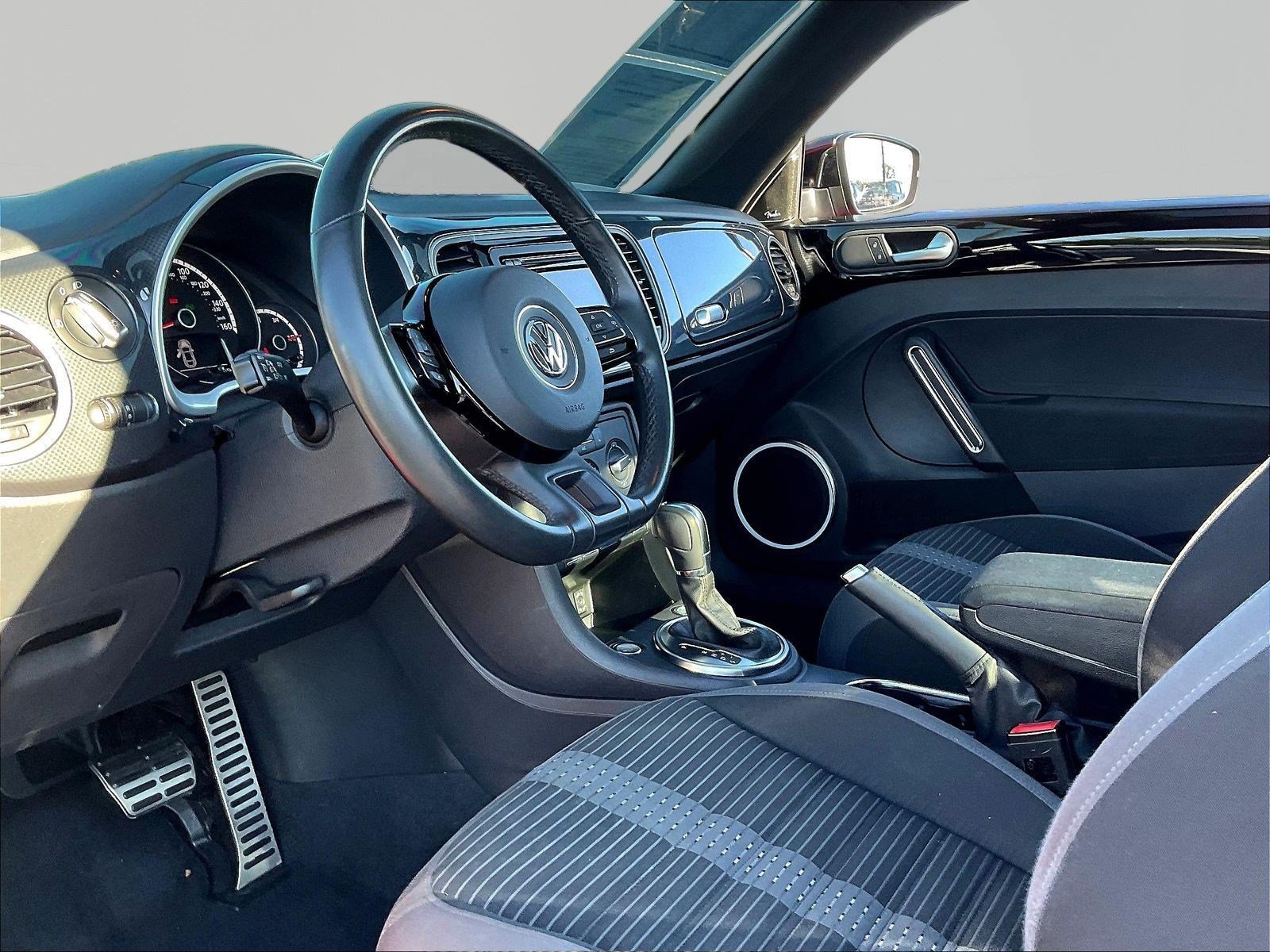 Used 2014 Volkswagen Beetle R-Line FWD image 17