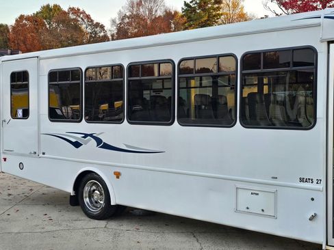 Used 2019 Ford F550 2WD Regular Cab Super Duty image 13