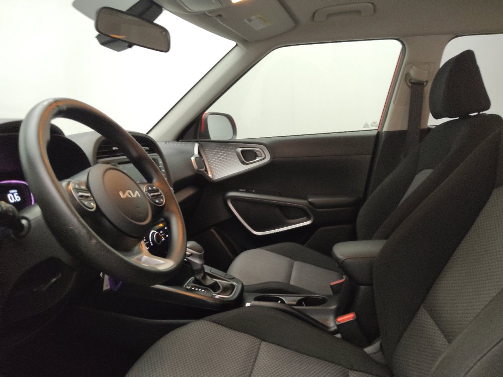 Used 2024 Kia Soul LX FWD image 17