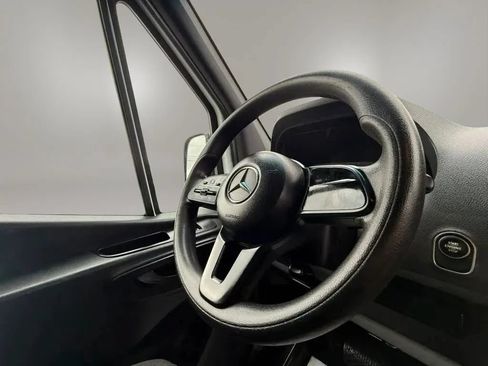Used 2019 Mercedes-Benz Sprinter 2500 image 12