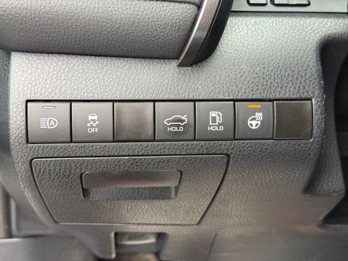 Used 2024 Toyota Camry SE image 32