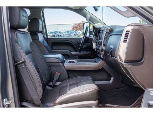 Used 2018 GMC Sierra 2500 Denali w/ Duramax Plus Package AWD/4WD image 11