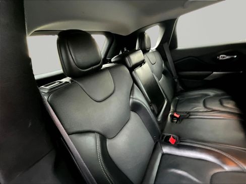 Used 2019 Jeep Cherokee Limited AWD/4WD image 25