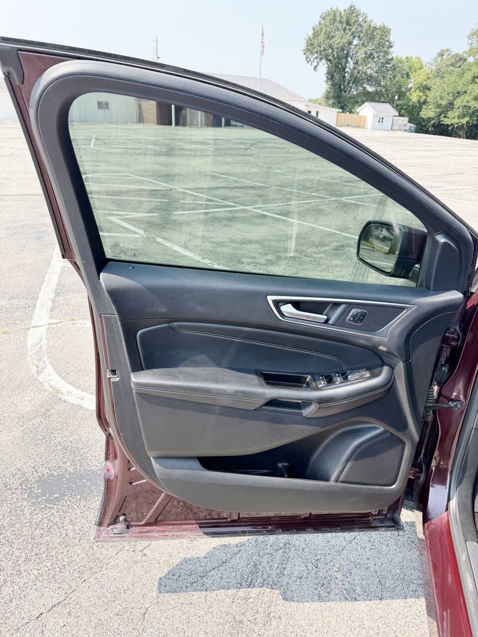 Used 2017 Ford Edge Titanium w/ Equipment Group 301A FWD image 9