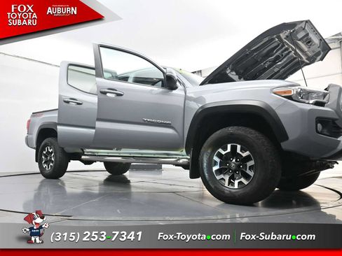 Used 2019 Toyota Tacoma TRD Off-Road w/ Technology Package AWD/4WD image 38