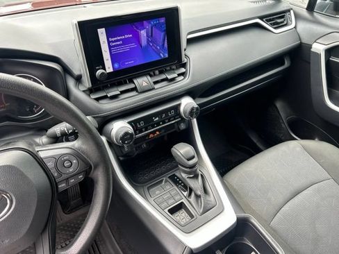 Used 2025 Toyota RAV4 XLE AWD/4WD image 32