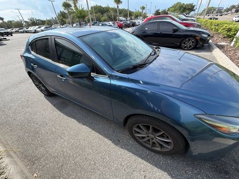 Used 2018 MAZDA MAZDA3 Grand Touring FWD image 2