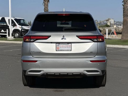 Used 2024 Mitsubishi Outlander SE image 4