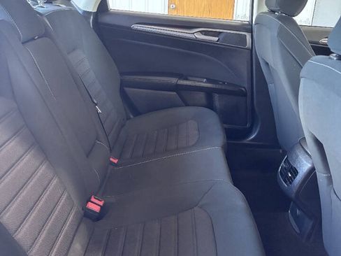 Used 2020 Ford Fusion SE FWD image 8