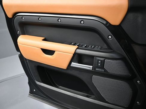 Used 2024 Land Rover Defender 110 V8 image 24