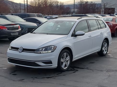 Used 2018 Volkswagen Golf S image 10