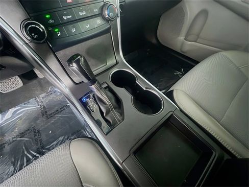 Used 2017 Toyota Camry SE image 24