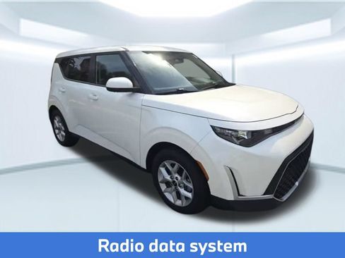 Used 2023 Kia Soul LX w/ Option Group 015 FWD image 5