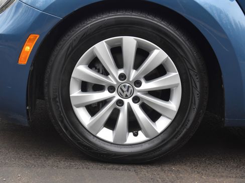 Used 2019 Volkswagen Beetle 2.0T S image 37