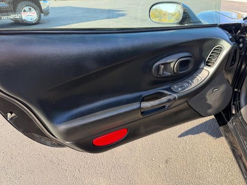 Used 2000 Chevrolet Corvette Convertible image 10