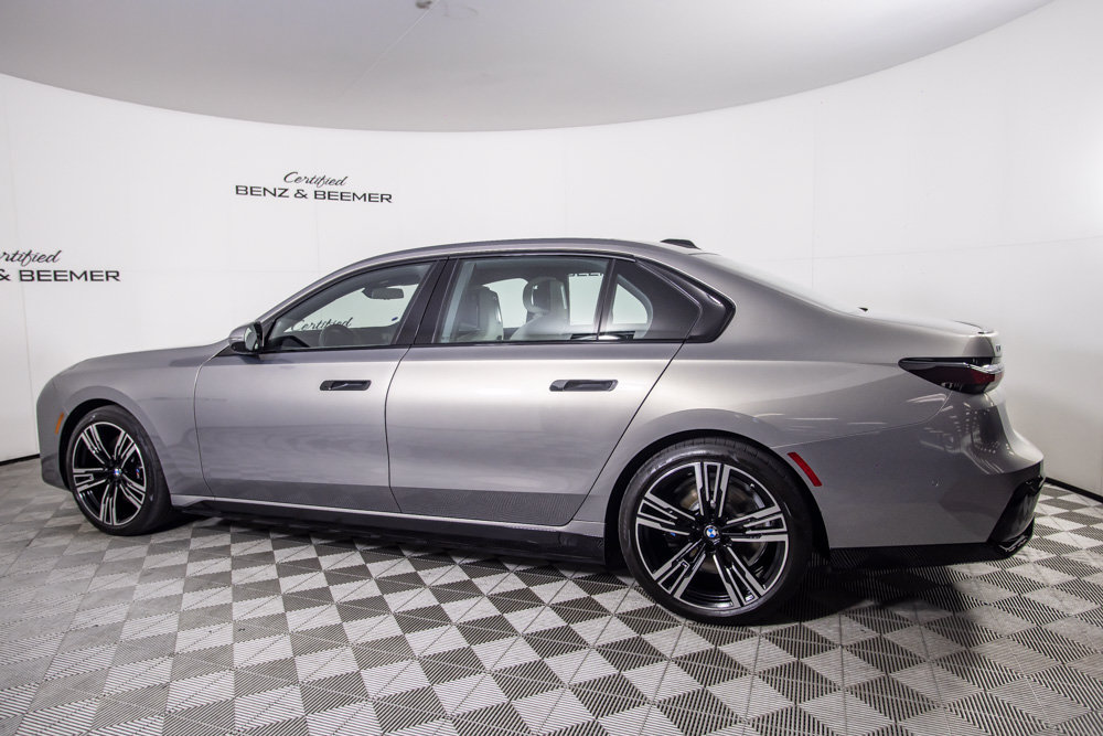 Used 2023 BMW i7 xDrive60 w/ Parking Assistance Package AWD/4WD image 11
