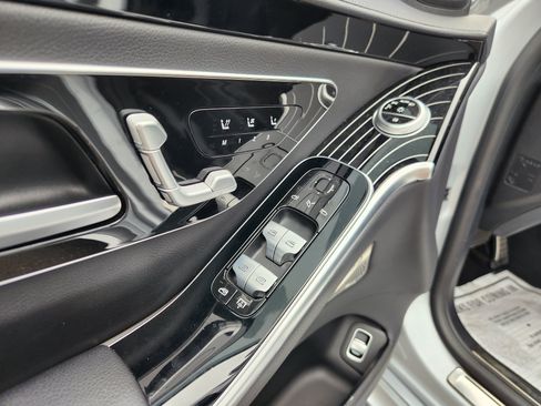 Used 2022 Mercedes-Benz S 500 4MATIC w/ AMG Line Package image 27