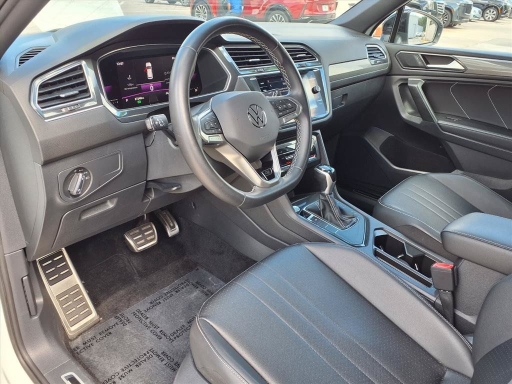 Used 2023 Volkswagen Tiguan SE R-Line FWD image 18