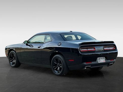 Used 2017 Dodge Challenger SXT RWD image 5