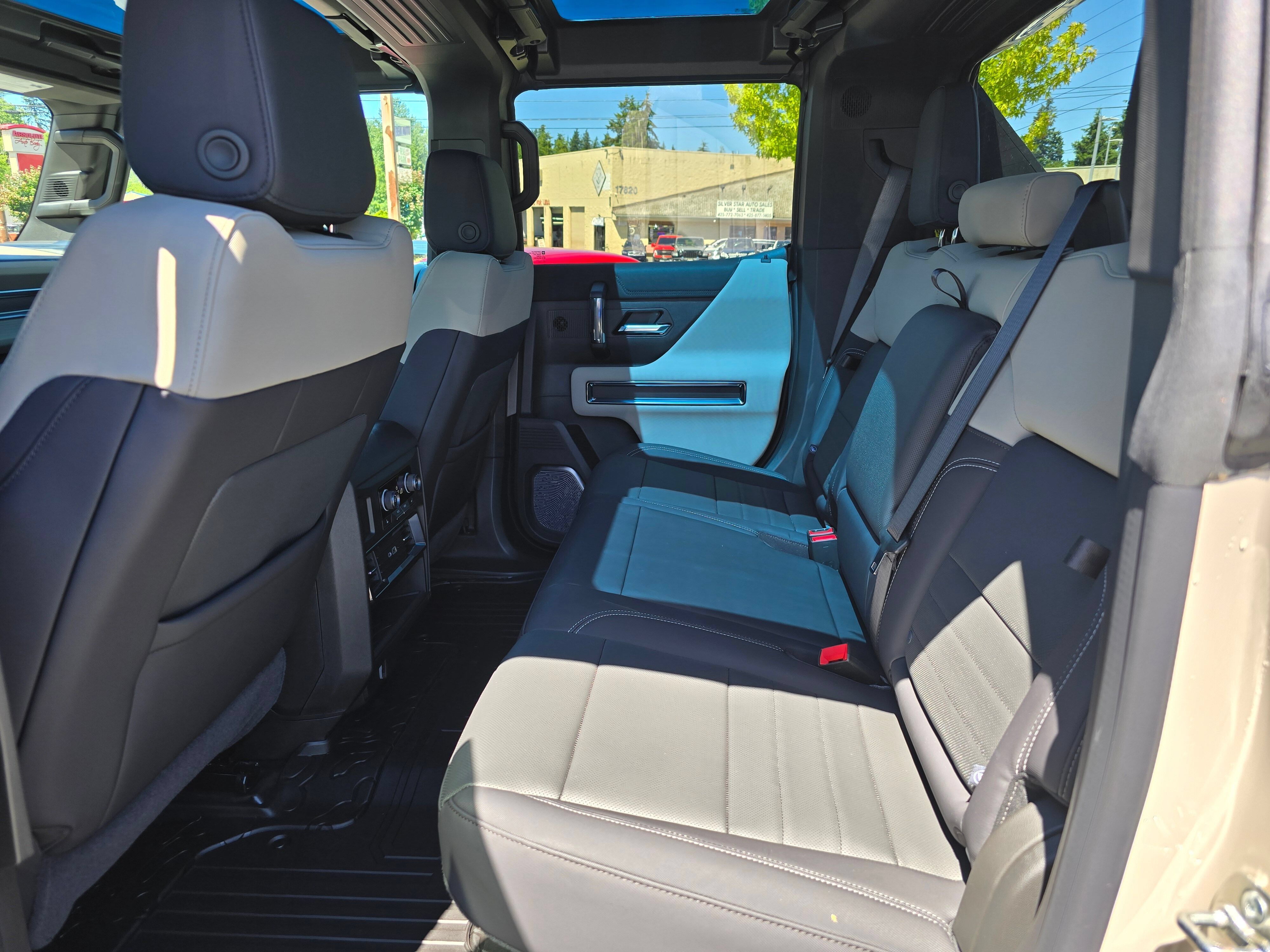 New 2026 GMC Hummer EV 4x4 Crew Cab w/ LPO, Dark Essentials Package image 15